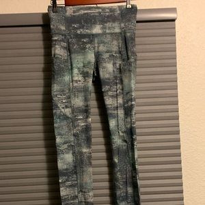 Lululemon sz 2 yoga pant green with pink undertone